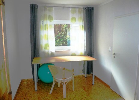 Karlsruhe Hagsfeld Zimmer Pendler Schreibtisch