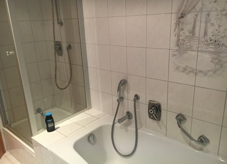 Badezimmer mit Wanne