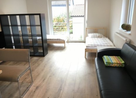 Ferienwohnung mit getrennten Betten und Balkon