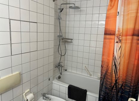 Badezimmer mit Badewanne