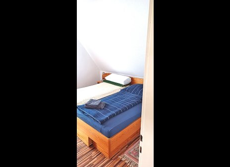 Schlafzimmer mit Doppelbett