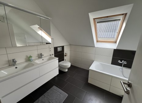 Karlsruhe, Wörth-Maximiliansau, modernes Badezimmer, Dusche, WC